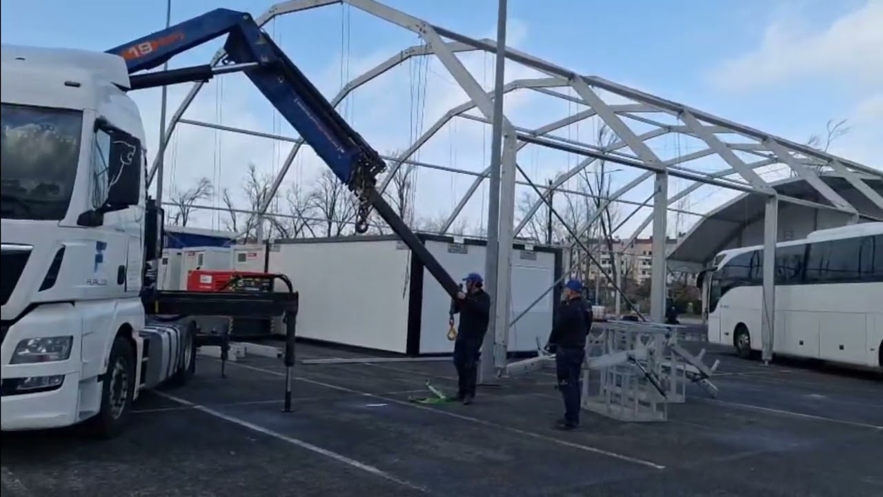 Tenda provisória montada junto ao estádio de Leiria