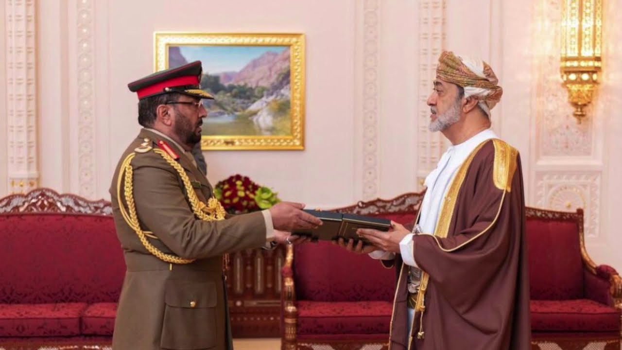 اللواء الركن / سالم بن مسلم علي شوري قطن في ضيافة الشيخ / سالم بن أحمد شوري قطن في منزله يوم الخميس