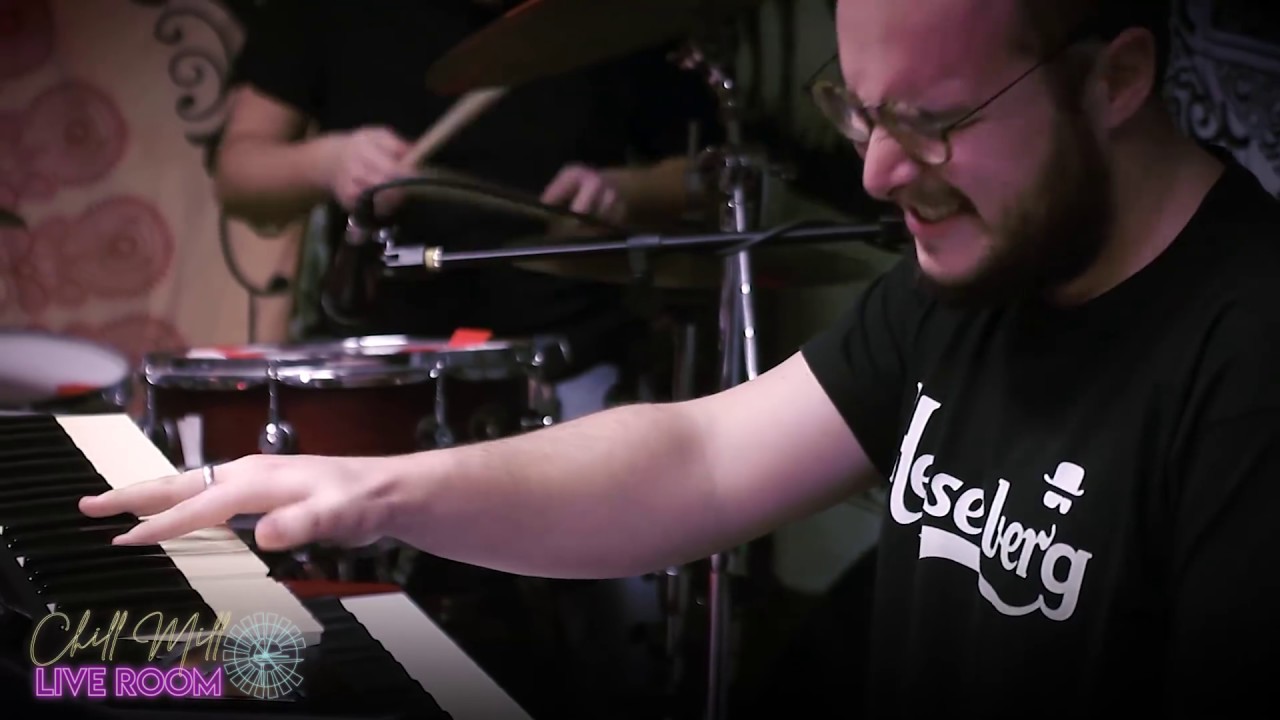 The Lazy Cat Experience: Chill Mill Live Room