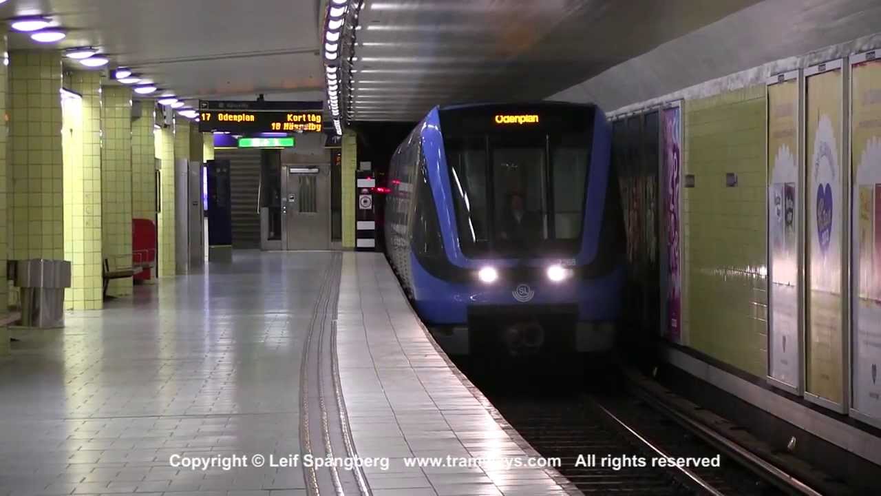 SL Tunnelbana tåg / Metro trains at Rådmansgatan station, Stockholm, Sweden