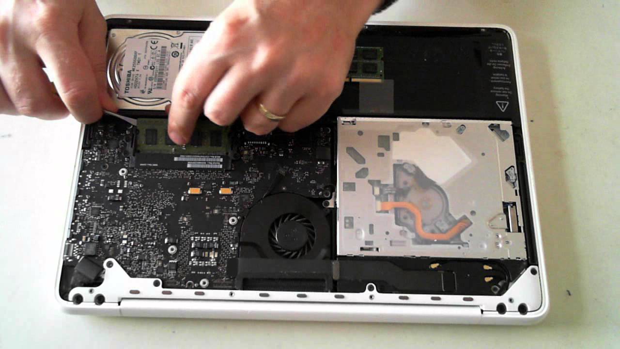 Apple Macbook Teardown & Opening