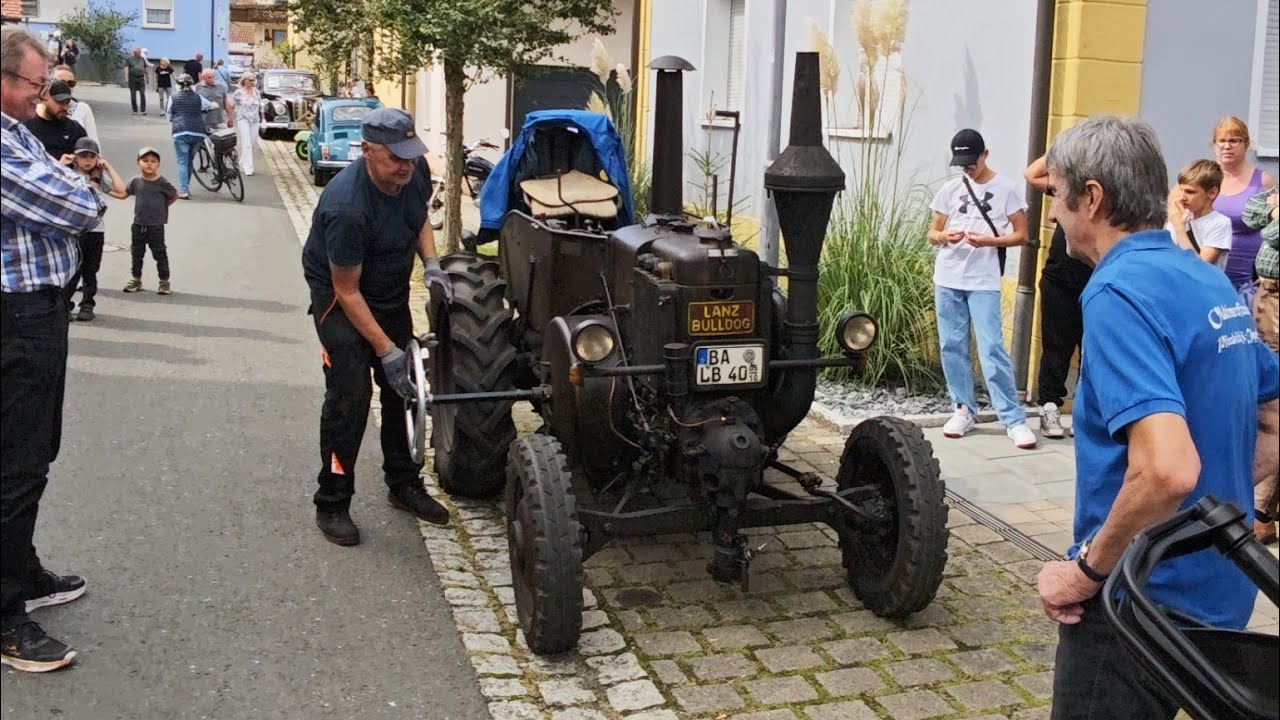 Lanz Bulldog Oldtimer wird gestartet Oldtimertreffen Pferdsfeld Ebensfeld bei Bad Staffelstein 2025