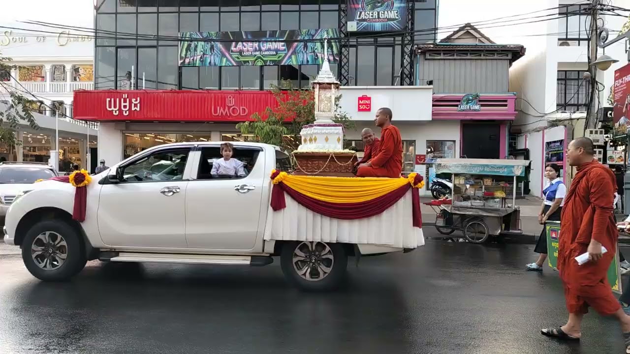 ពិធី​ដង្ហែ​មាឃបូជា​តាម​ដងទន្លេ​ស្ទឹង​សៀមរាប​និង​តាម​ផ្លូវ​ខេត្ត​សៀមរាប​ផង​ដែរ​ គួរឲ្យ​ជ្រាសថ្លា🙏🙏🙏