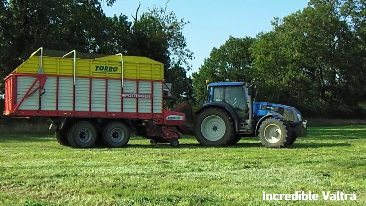 2015 Valtra T213 Versu 7.4 Litre 6-Cyl Diesel Tractor (215 /225 HP) with Pottinger Forage Harvester