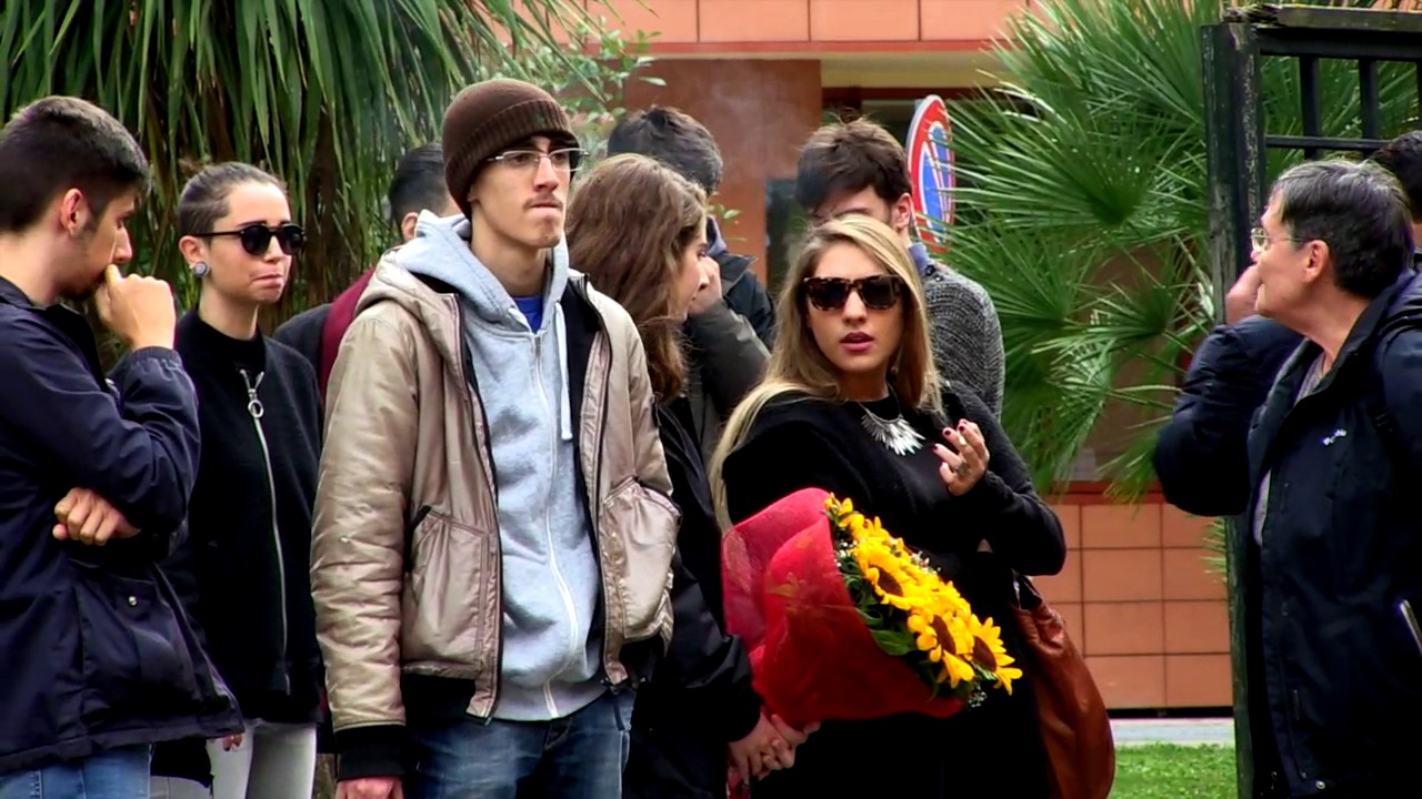 Cranio Randagio, la camera ardente, il ricordo di un giovane fan: “Piango per la sua musica”