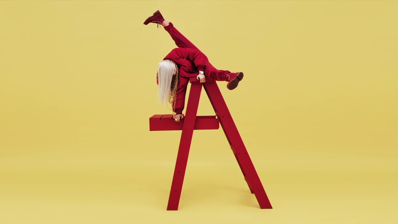 copycat billie eilish in an empty arena