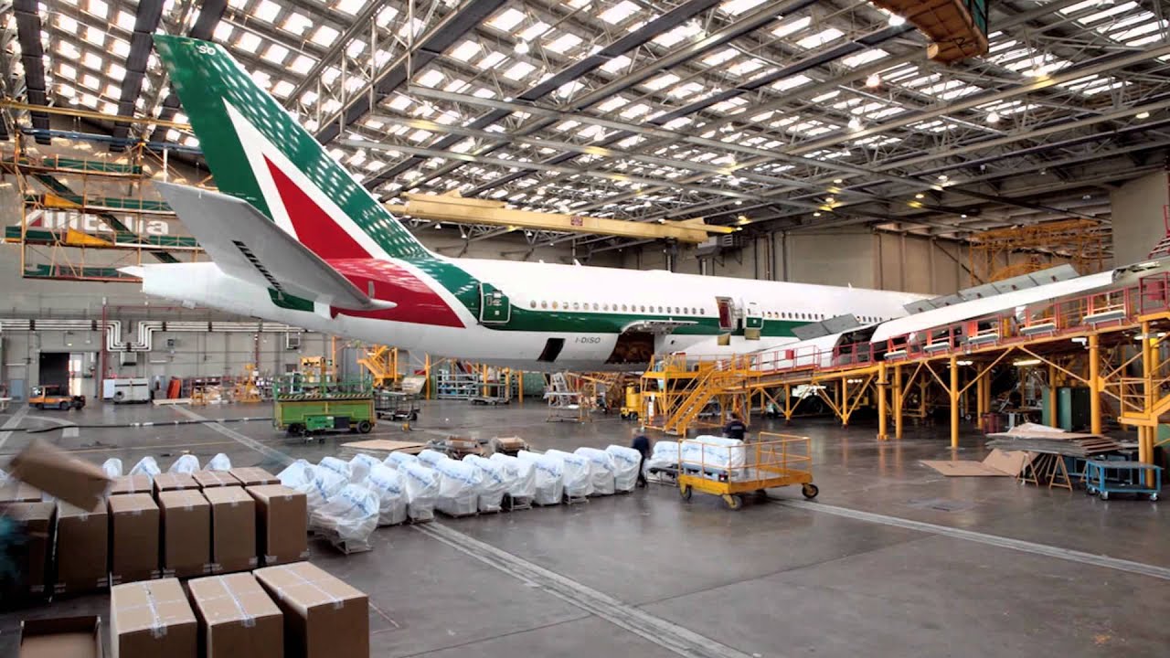 Alitalia B777 reconfiguration
