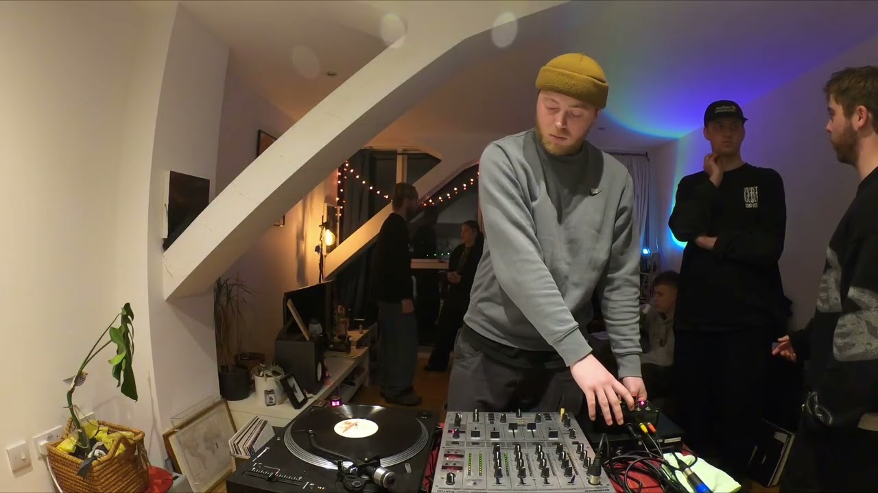 BRISTOL DUB ARMOURY X VANTAGE HIFI
