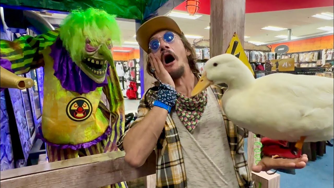 Я взяла свою утку на праздник Хэллоуина 🎃🦆