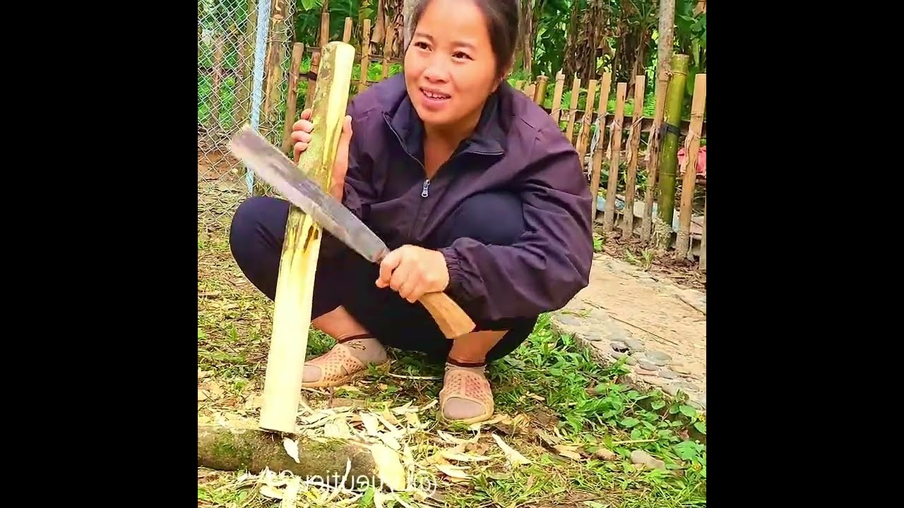 SKILLFUL MOM BUILD A NEW HOUSE BY BAMBOO FOR 3 KIDS AFTER TOXIC RELATION