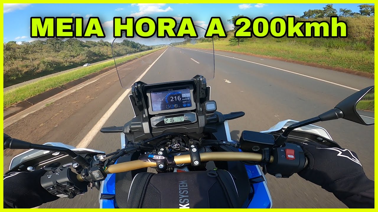AFRICA TWIN 1100 ADVS ANDANDO EM UMA MÉDIA DE 200KMH