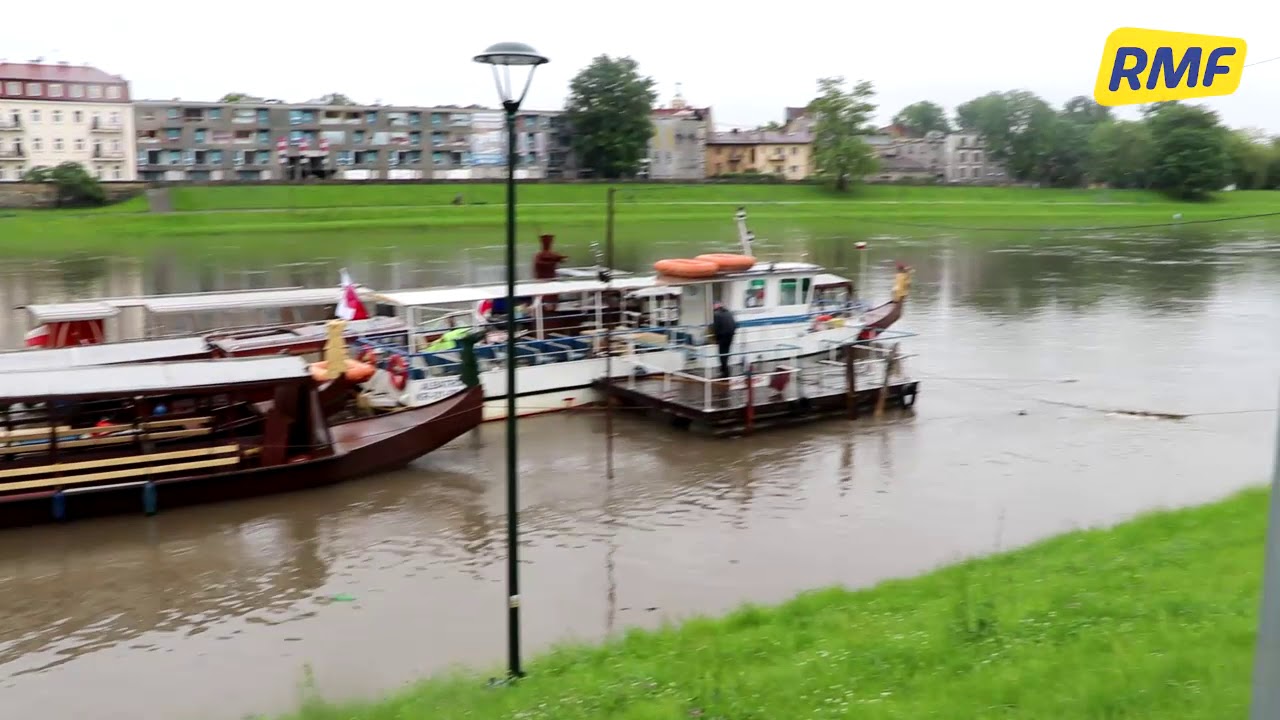 Wisła zalewa bulwary w Krakowie. Fala kulminacyjna w sobotę