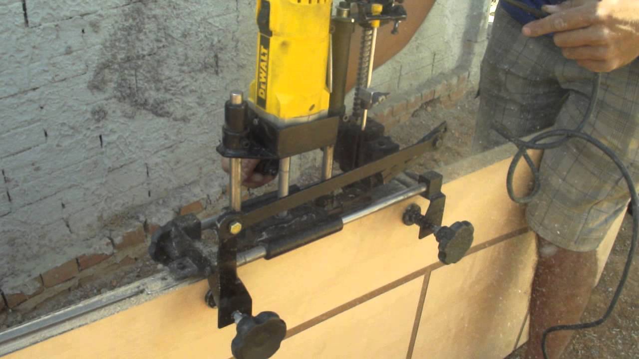 FURAÇÃO DE FECHADURA EM PORTA VERTICAL OU HORIZONTAL