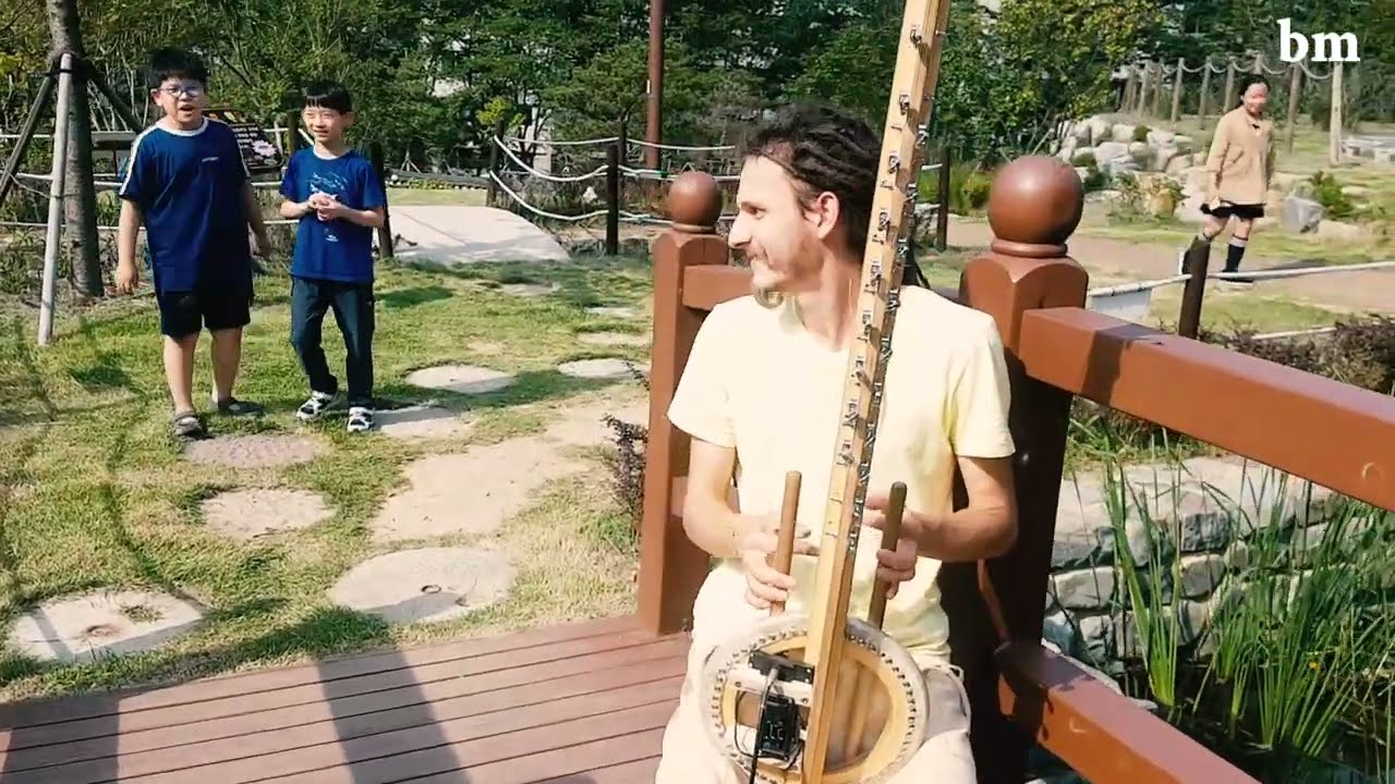 Vadim Novikov playing african Kora in Korea