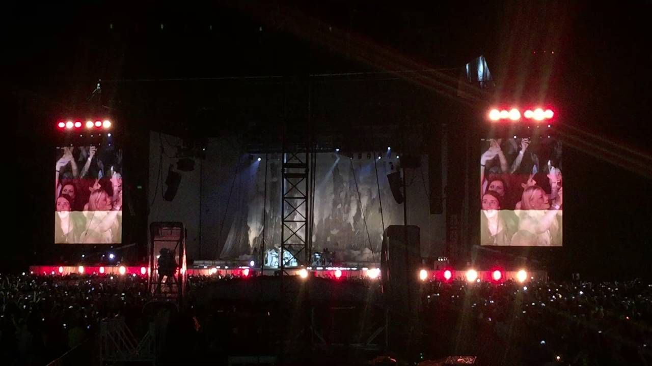 Rihanna Diamonds Pray for Munich Attack live München Olympiastadion Germany August 2016