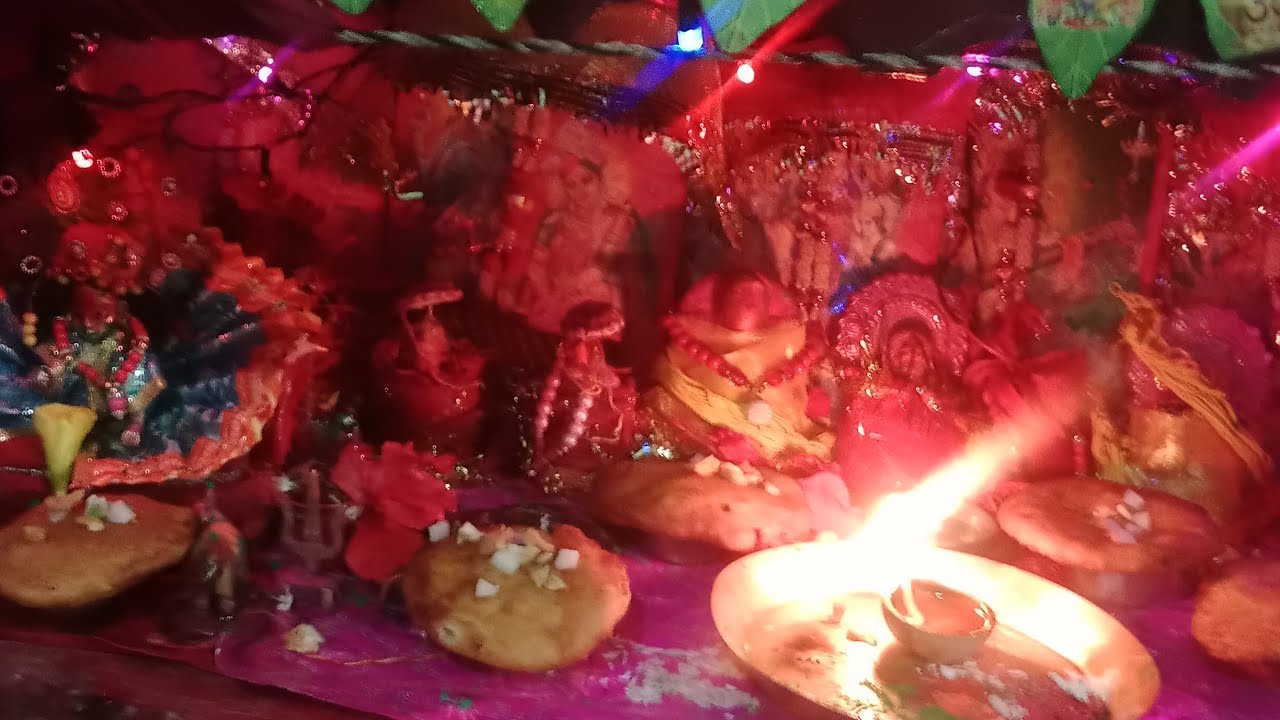 Holi ke din kaise sabhi Bhagwan ko Puja karna chahie kapda pura live video mein dekhiae 🙏💕💞