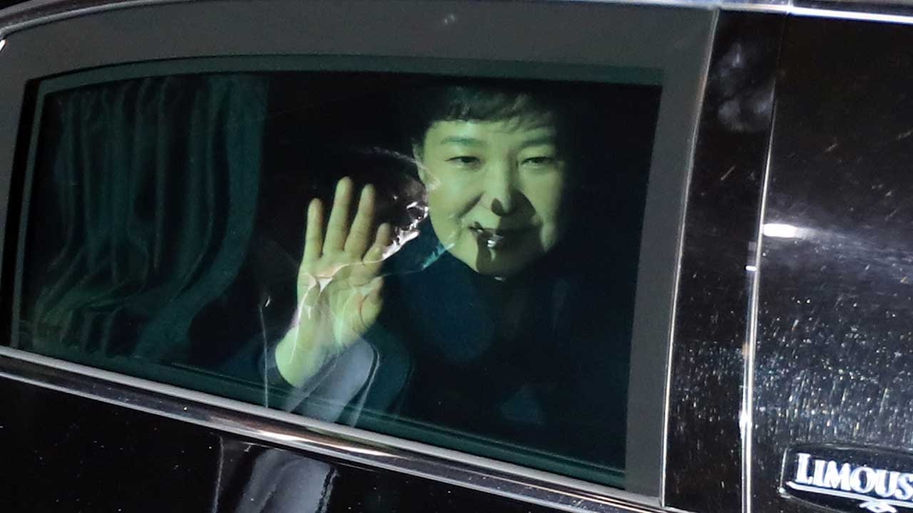 South Korea's impeached president Park Guen-hye vacates the Presidential complex
