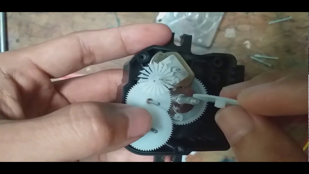 Mengecek Kerusakan Timer Mesin Cuci Yang Rusak