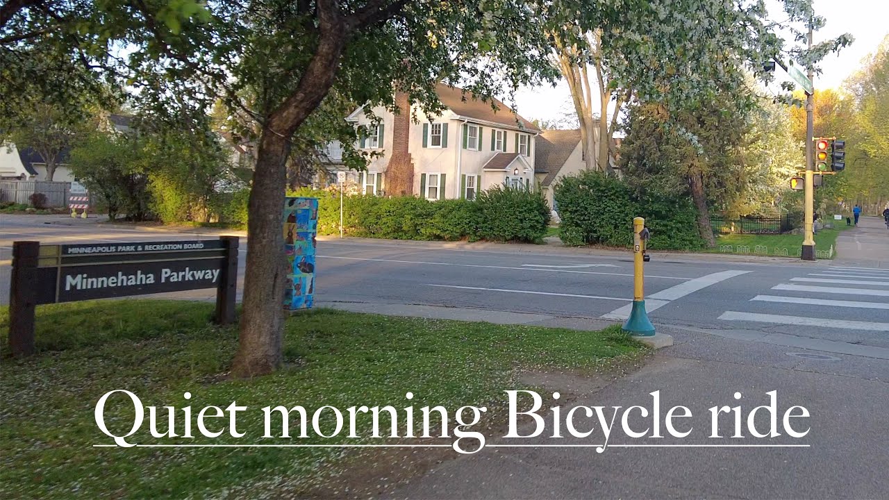 Minnehaha creek Bike trail - South Minneapolis Nature - Quiet morning bicycle ride