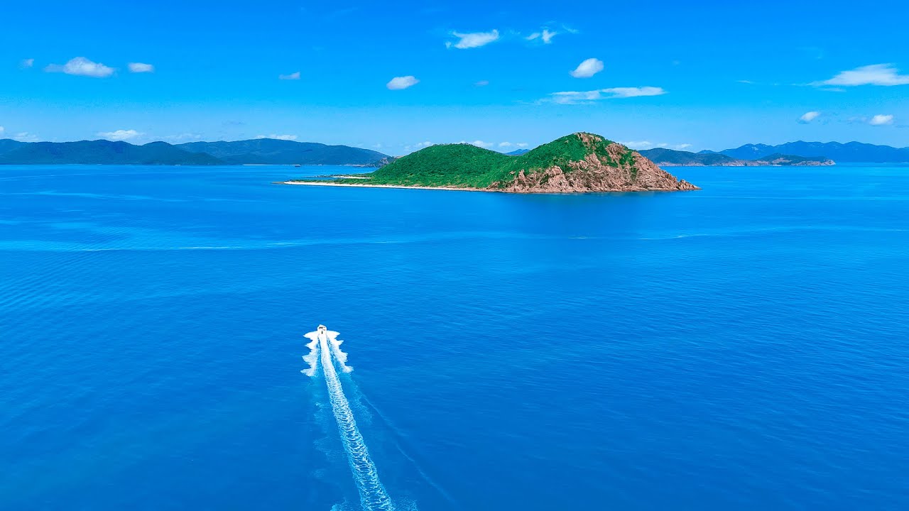 THIS Place Is Amazing! (Tropical Island Fishing Challenge)