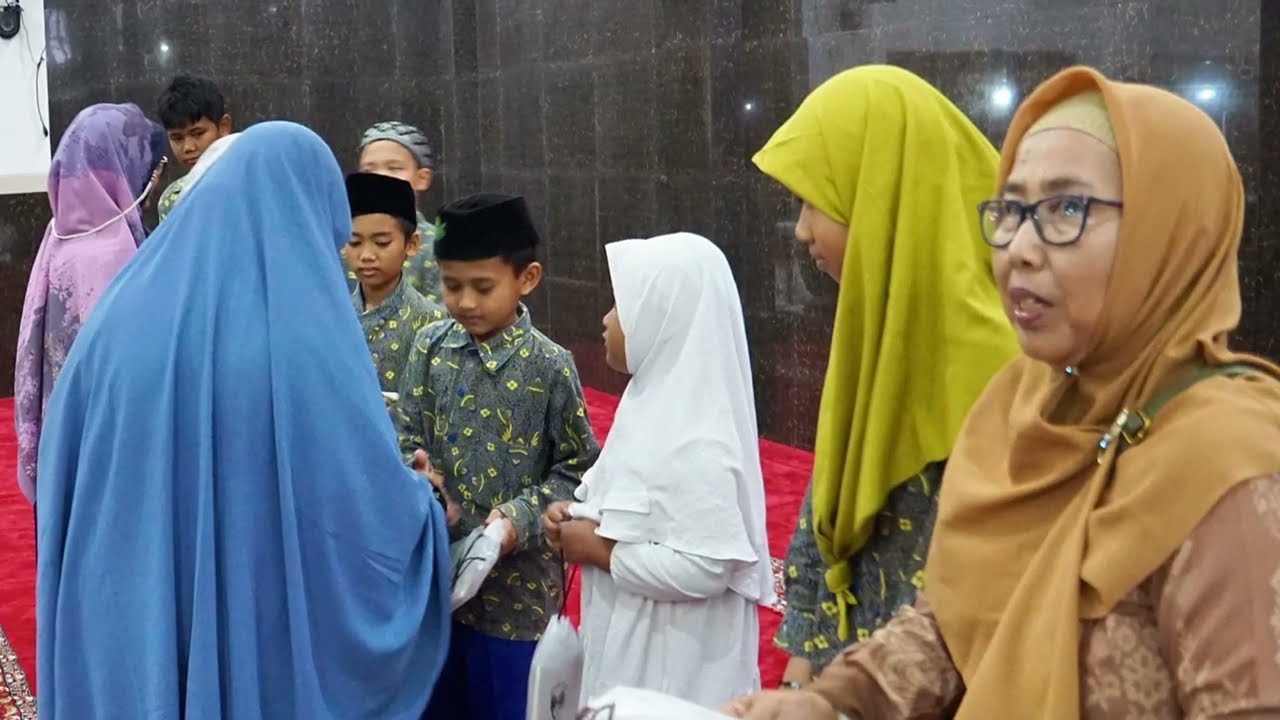 Penyerahan Santuan dari LS YATP