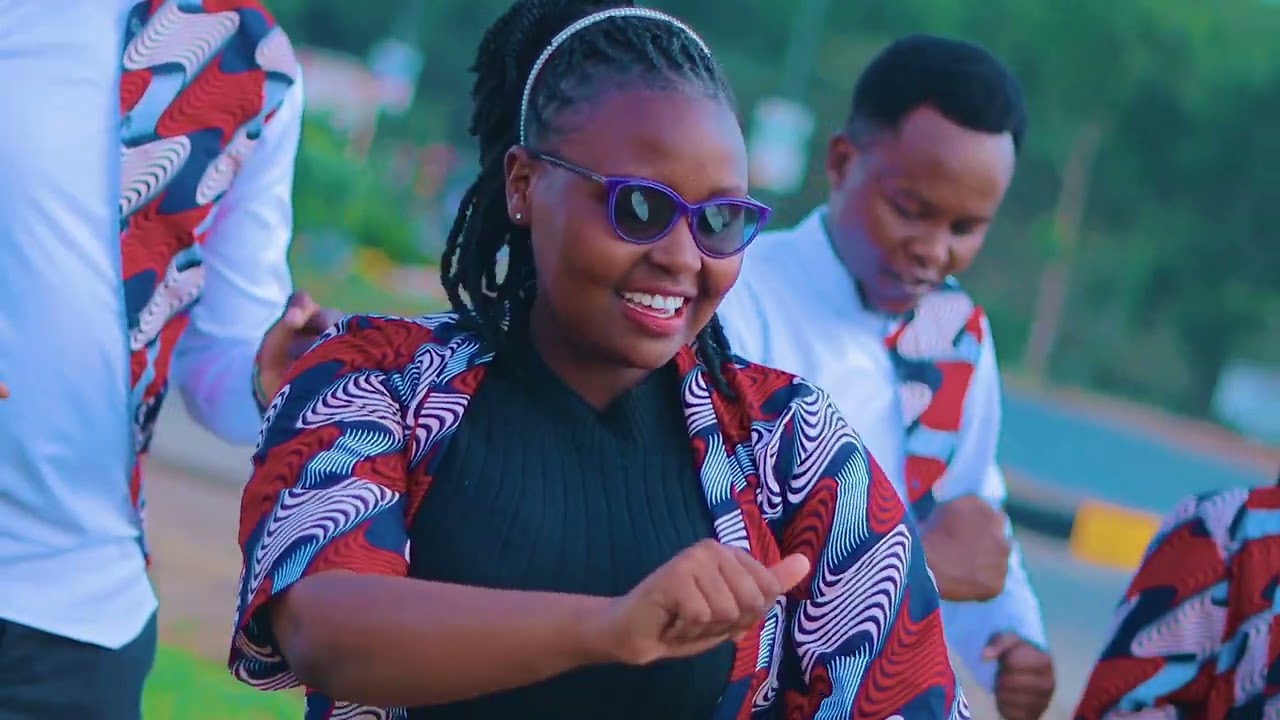 ANAYESTAHILI NI MUNGU-NOTEWORTHY VOCALS CHOIR (OFFICIAL MUSIC VIDEO)// LAWRENCE KAMEJA
