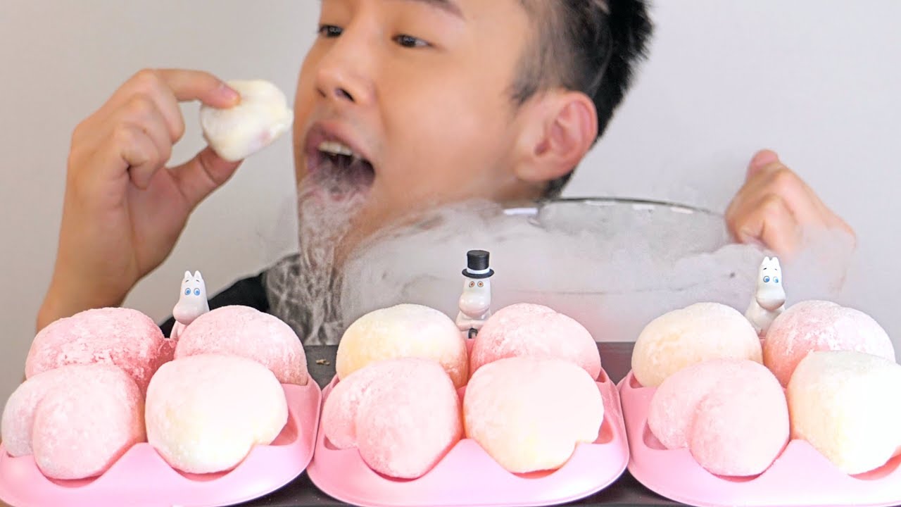 배스킨라빈스 신메뉴 - 하트 스노우모찌 ASMR 먹방 - 세일해서 15,000원 MOCHI ICECREAM Mukbang Eating Show