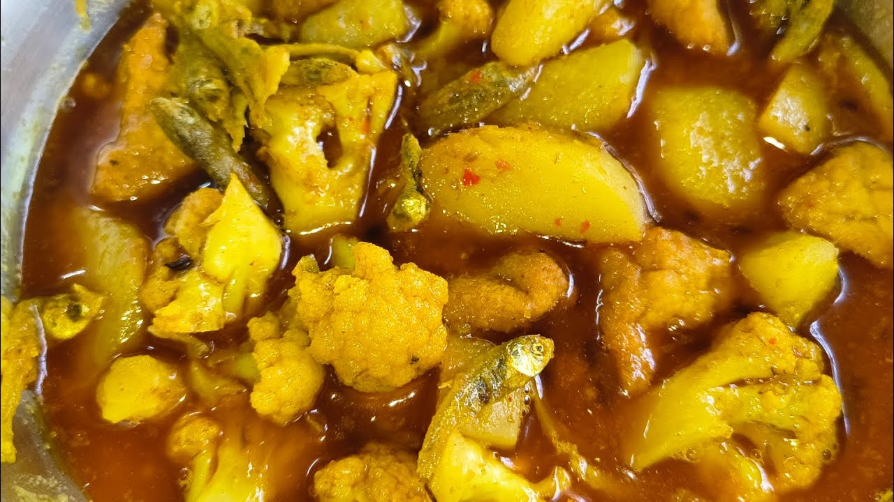 আলু, ফুলকপি, বড়ি আর মায়া মাছের রেসিপি।#Ghosh family's rannaghar #cooking #recipe 