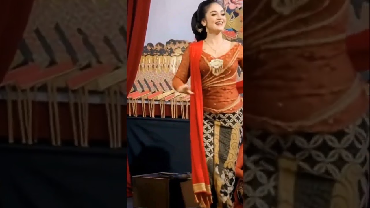 bar wayang kulit #wayangkulit #budayajawa #wayangorang #sindencantik #sinden #musik #gamelan