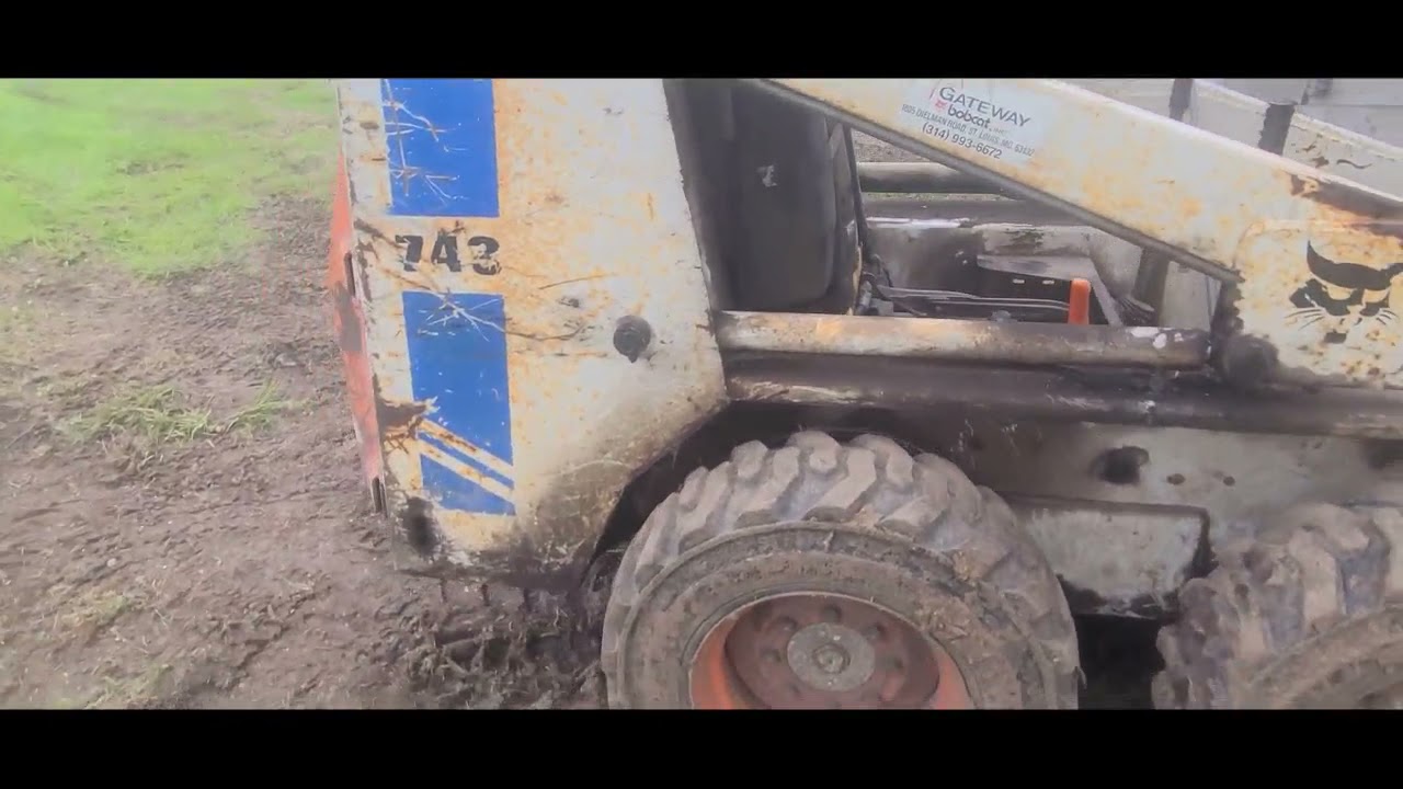 A tool to tighten up the hard-to- reach hydraulic hose