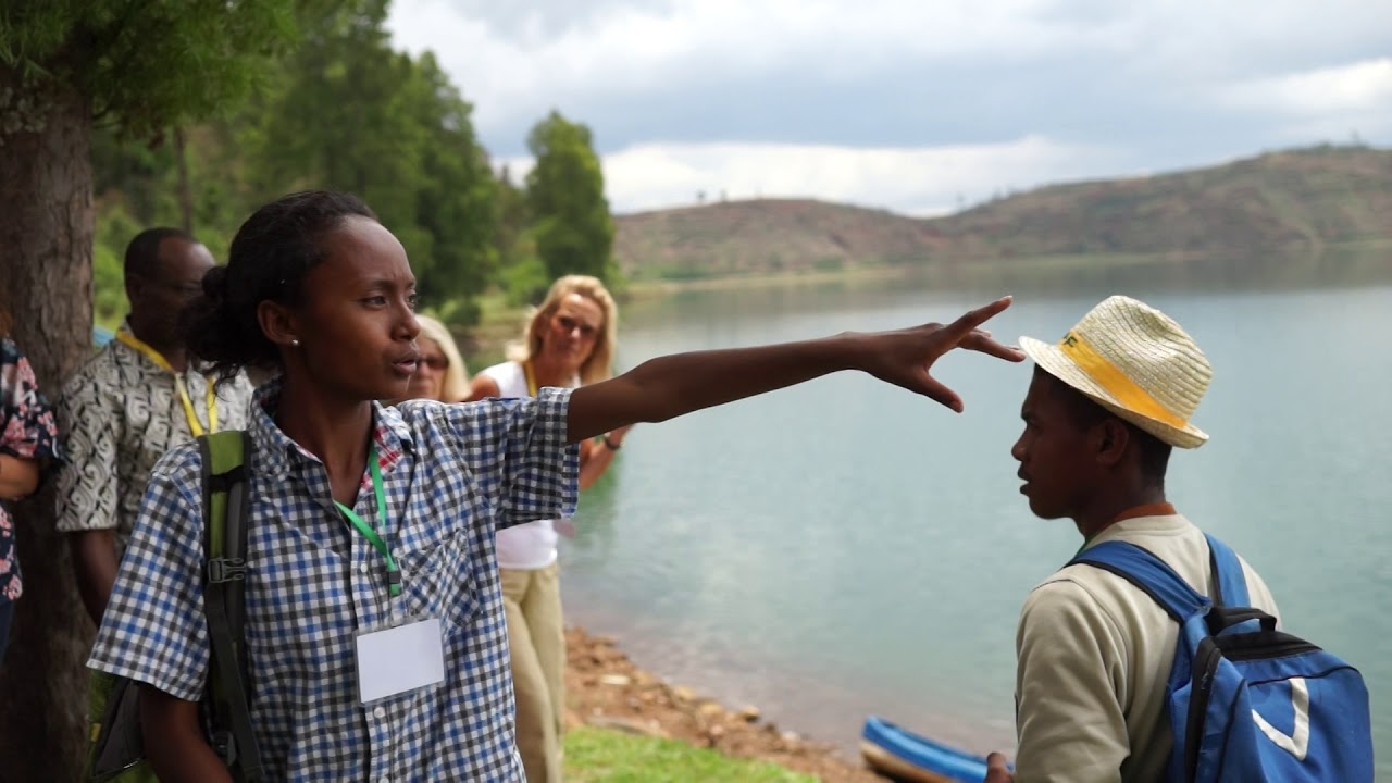 Réveil-FM: Le lac Andraikiba expliqué par des jeunes guides malgaches
