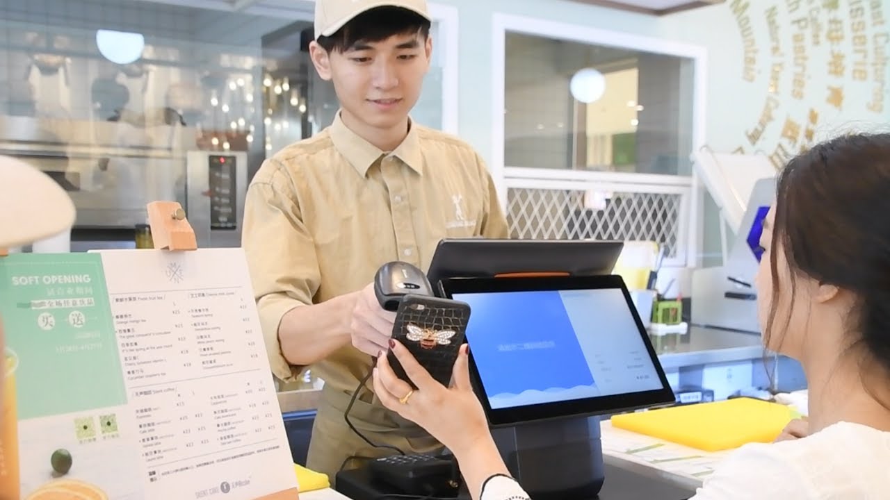 Silent cake: A busy but quiet cake store in S China