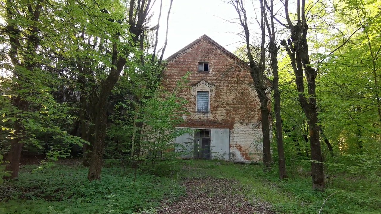 Львів, с. Черляни закинута військова частина.