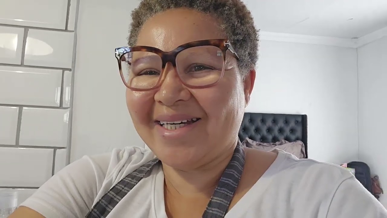 Cooking a Delicious South African Meal for My Cousin in Our Homestead | MamaDee's Kitchen Vibes 🍲🇿🇦