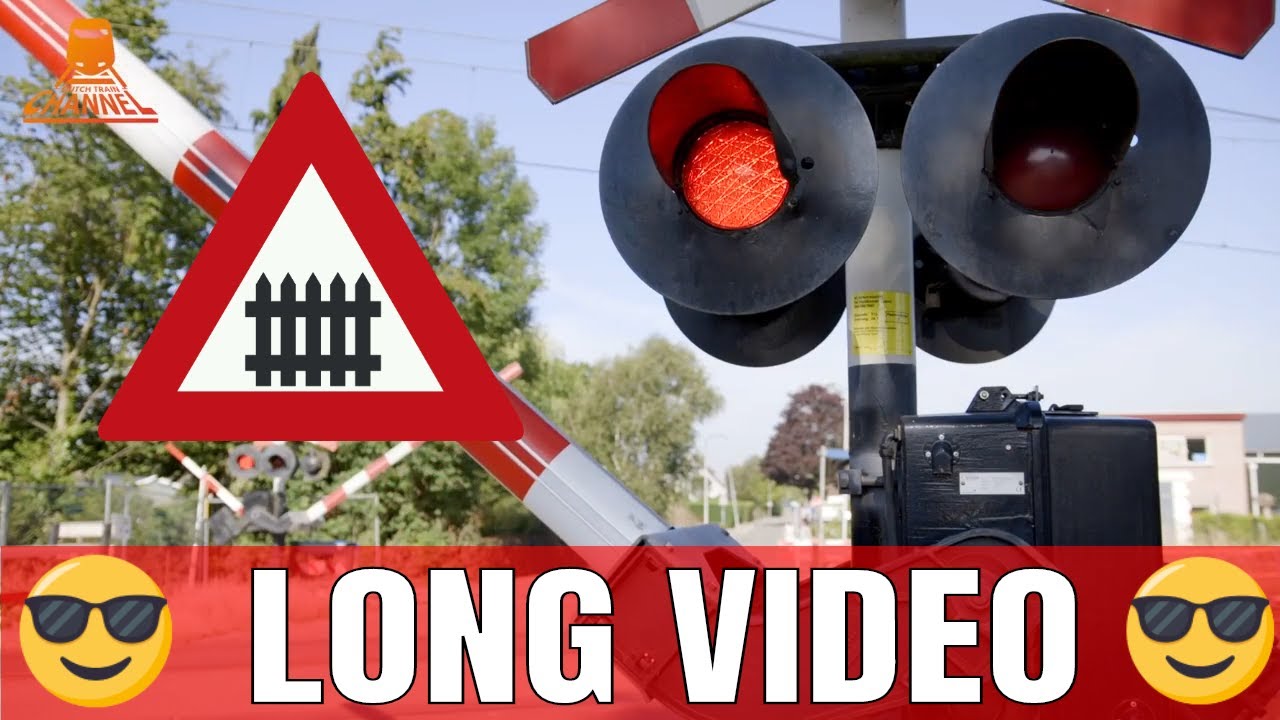DUTCH RAILROAD CROSSING - 😎🚂 LONG VIDEO 🚂😎 - Tricht   Nieuwsteeg