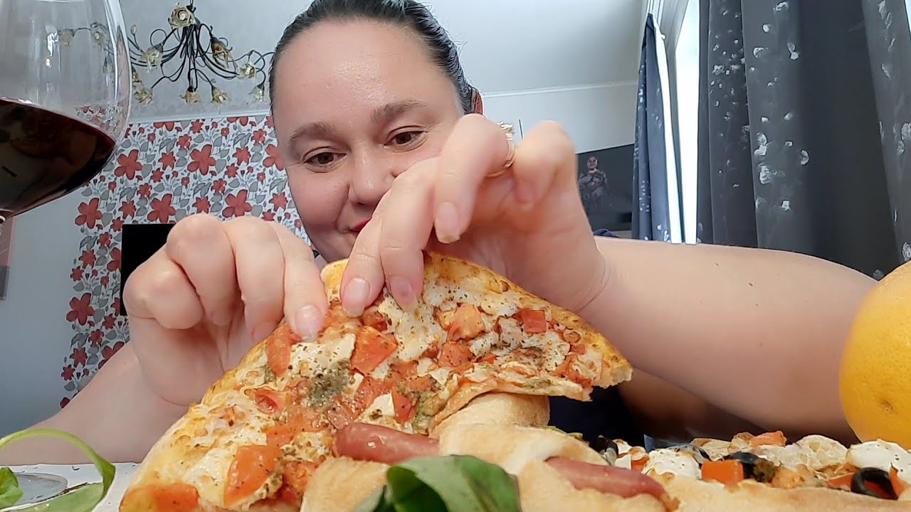 МУКБАНГ💥Две✌ПИЦЦЫ🍕как НЕ БЫВАЛО🤭Еще ВИНИШКО ALMA VALLEY🍷
