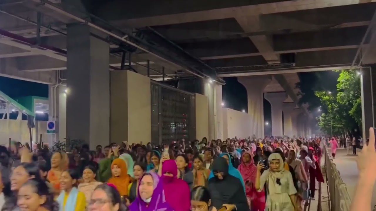 OMG, what a long procession at Dhaka University!