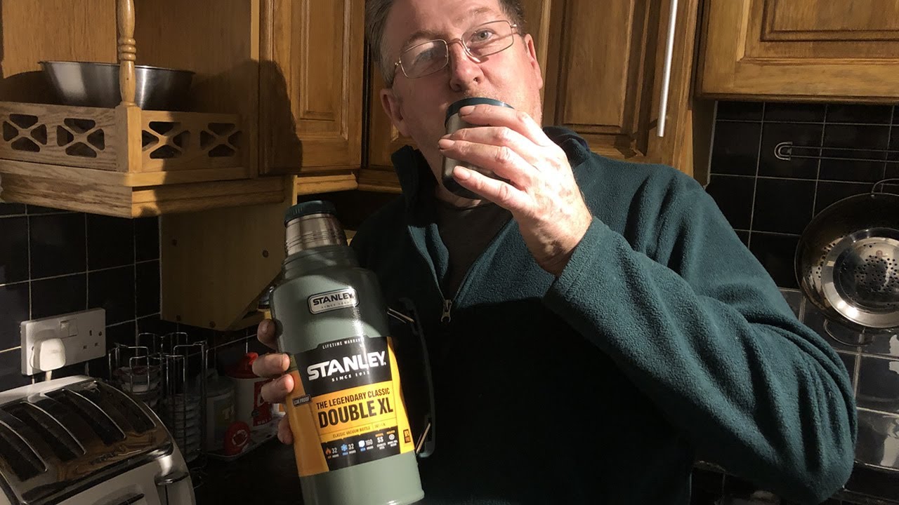 Термос Stanley Classic Legendary Bottle объёмом 1,9 л из нержавеющей стали в цвете Hammertone Gre...