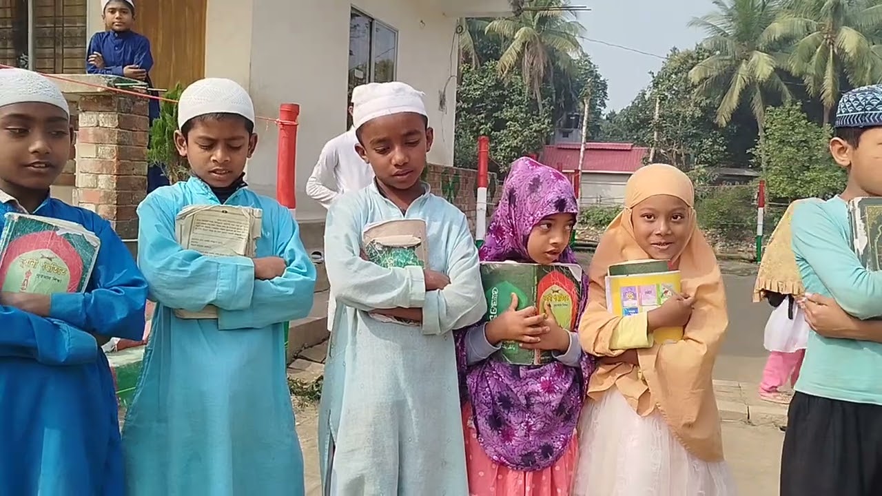 মাদ্রাসার ছাত্র দের পড়ার দৃশ্য আপনারা সবাই দোয়া করবেন 