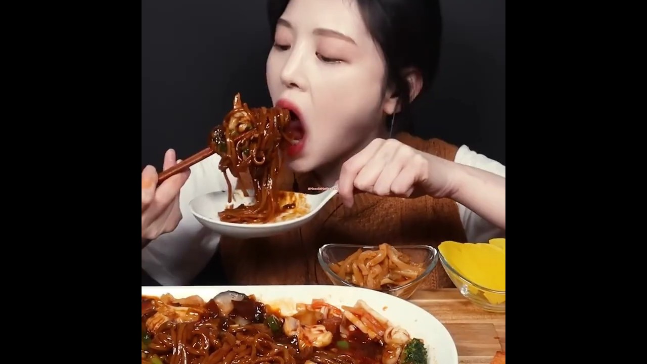 Black Bean Noodles, Menbosha & Pickle🤤 #asmr #mukbang #bigbites #satisfying #yummy @EatwithBoki