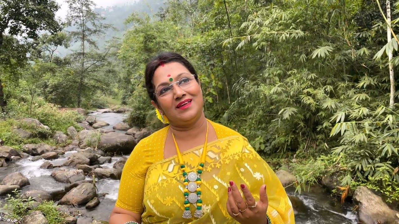 Hemante Kon Basanteri Bani ll হেমন্তে কোন বসন্তেরি বাণী ।। Rabindra Sangeet।। Mou Mitra 