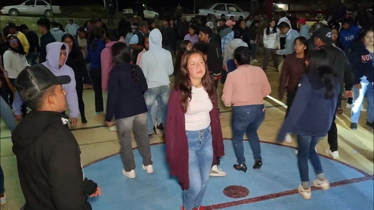 De esas chilenas que me hacen recordar a la fiesta de mi pueblo 😞
