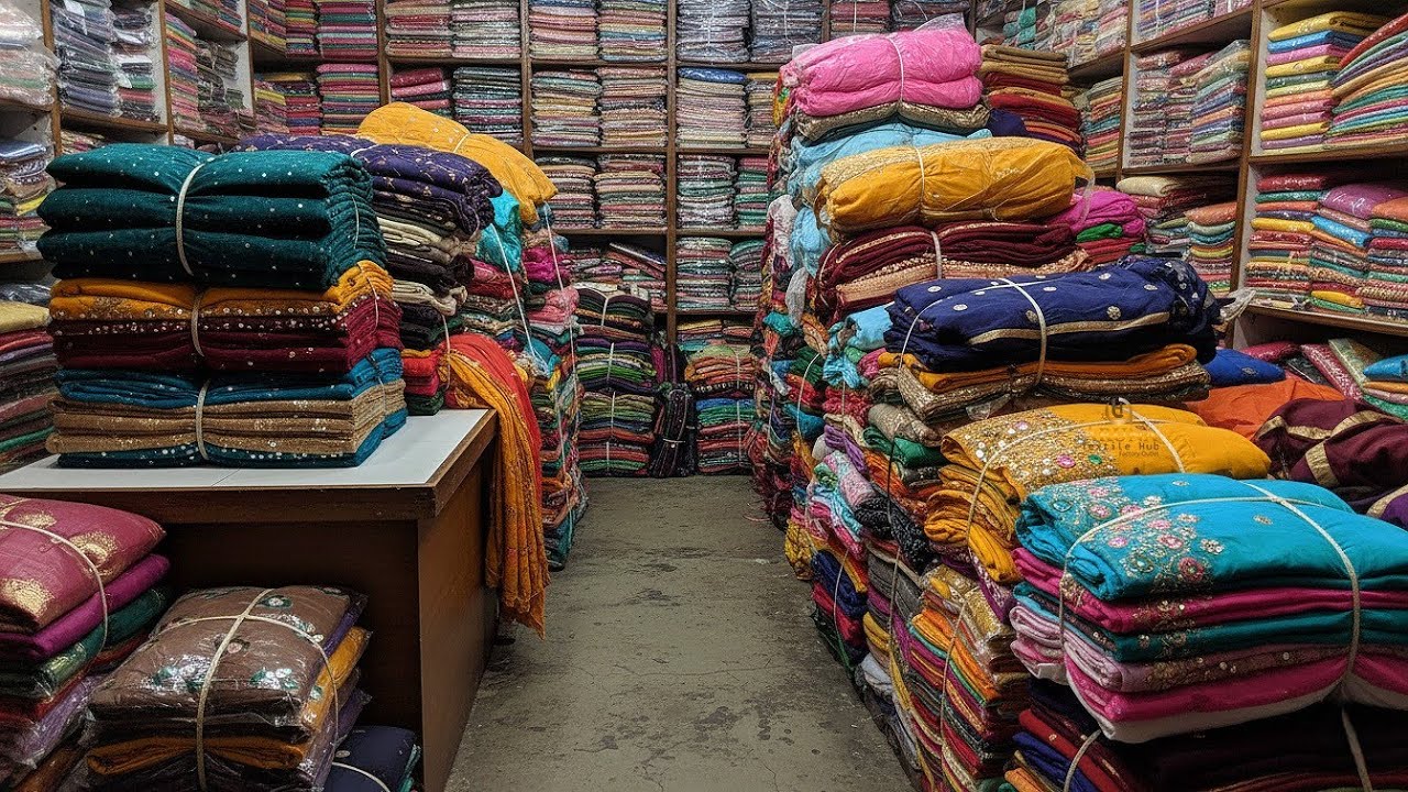 भारत के हर कोने के कपड़ा व्यापारी यहाँ ज़रूर आते हैl India's Biggest Manufacturer, Surat Saree Factory