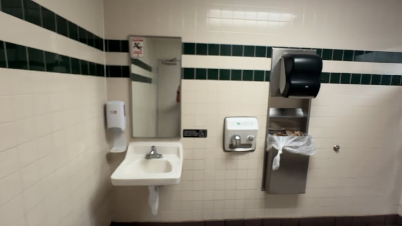 Burger King Men’s Restroom