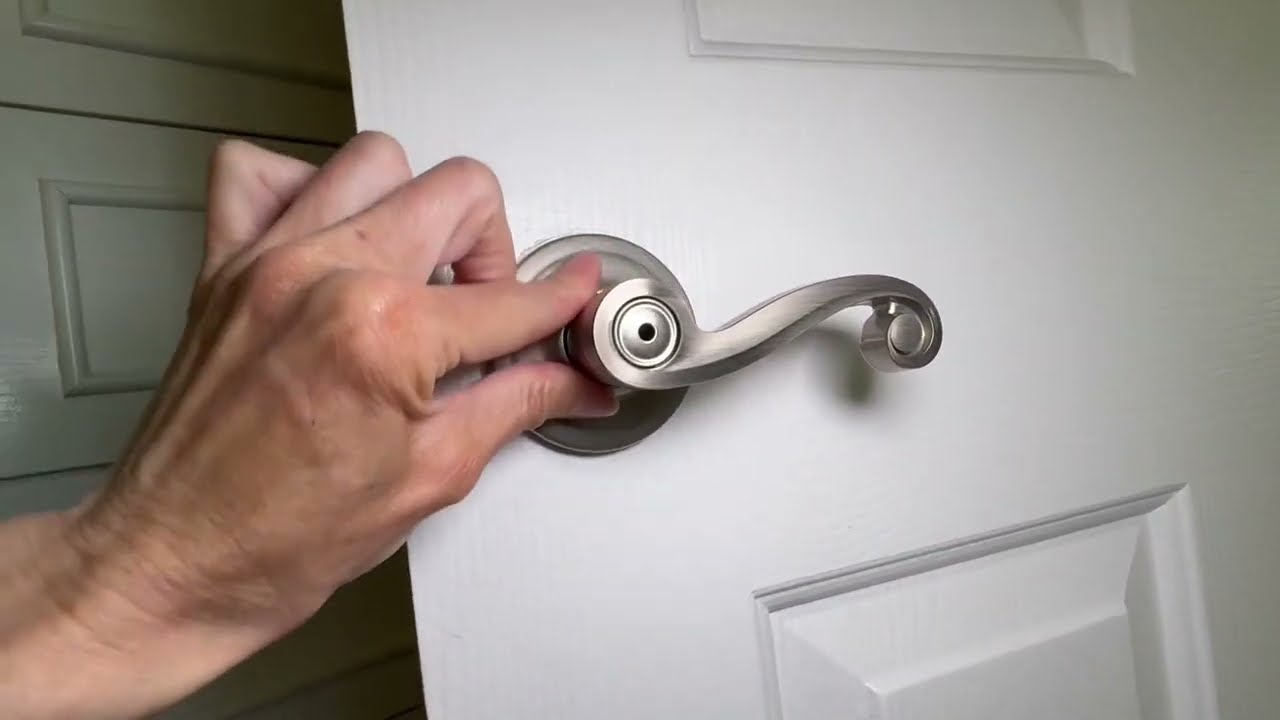 Kwikset Lido Interior Privacy Door Handle with Lock, Door Lever For Bathroom and Bedroom Review