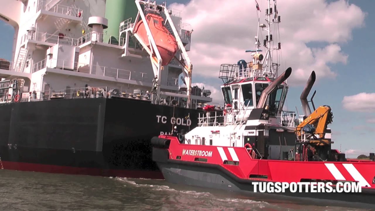 TC Gold geassisteerd door Multratug 11 en Waterstroom
