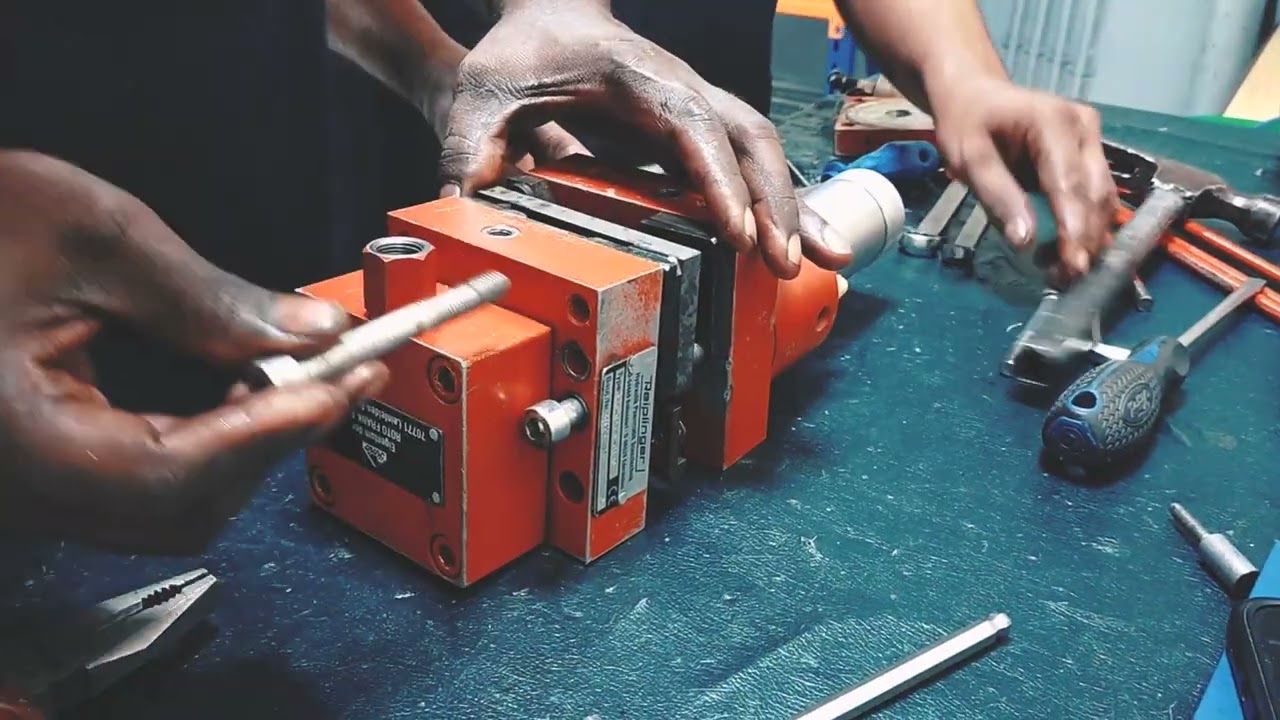 Hydraulic Punching Cylinder Repairing | Punching Cylinder seal changing | Creative Automation
