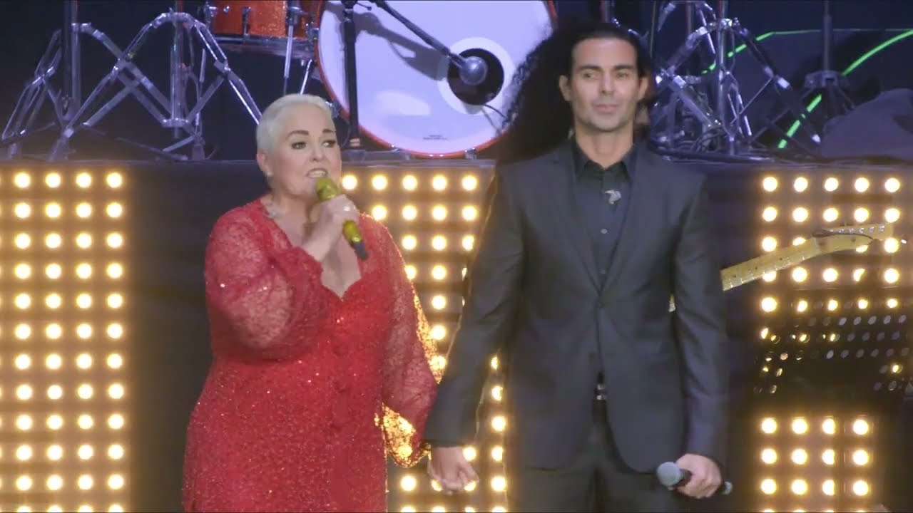 Lupita D'Alessio - Ni guerra ni paz ft. Ernesto D'Alessio (En Vivo Desde La Arena CDMX)