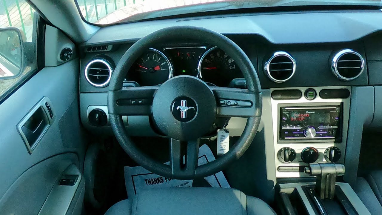 Насколько хорош тест-драйв Ford Mustang V6 Deluxe POV 2005 года?