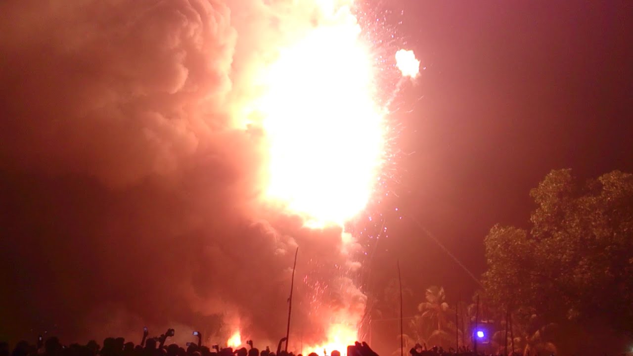 Uthralikavu Pooram 2016 | Wadakanchery Desham Vedikettu - Kerala - India